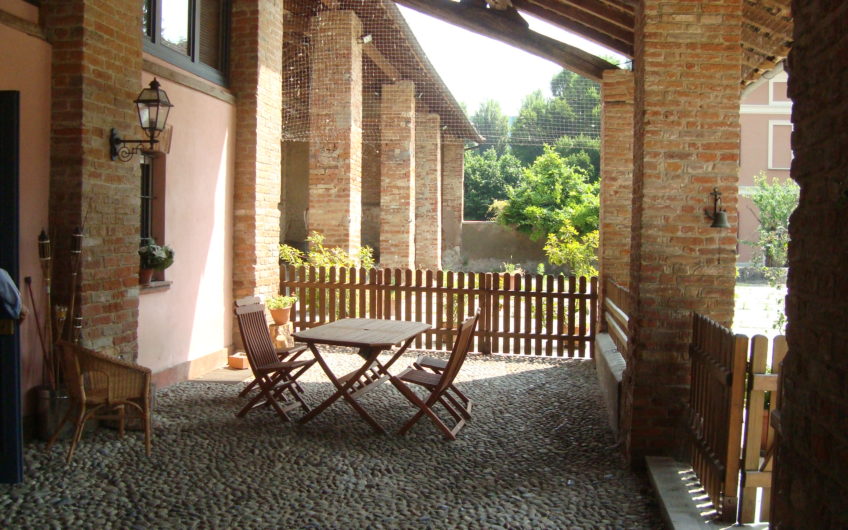 Soluzione indipendente di 3 locali con portico privato
