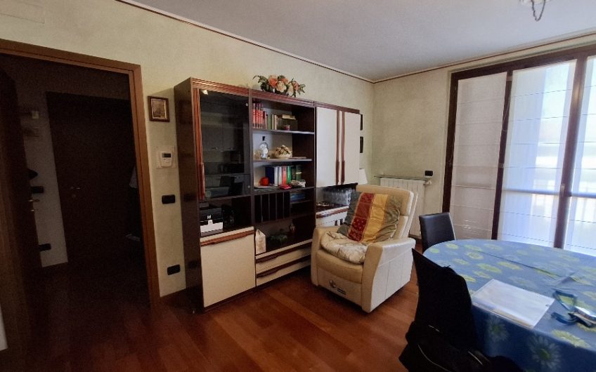 San Martino in Strada, ampio 2 locali con cantina possibilità box