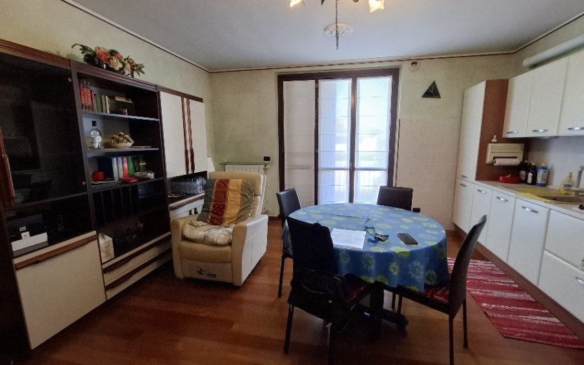 San Martino in Strada, ampio 2 locali con cantina possibilità box