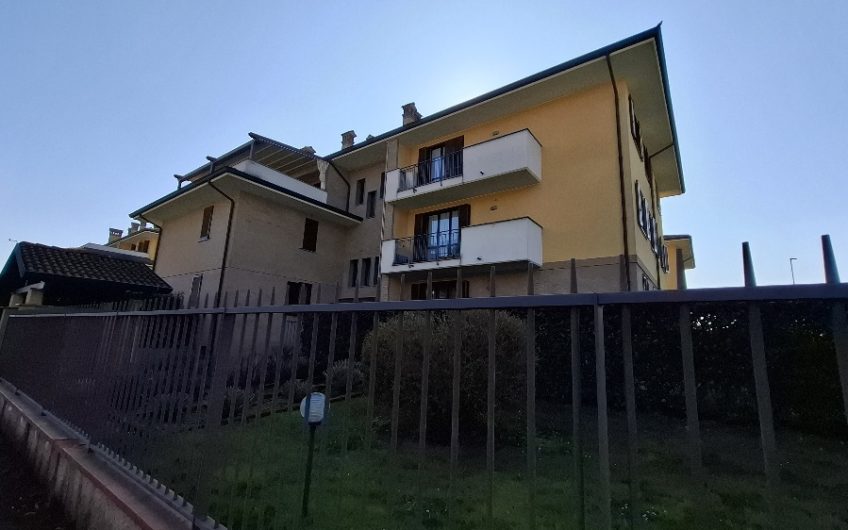San Martino in Strada, ampio 2 locali con cantina possibilità box