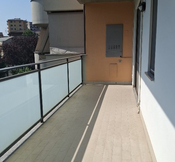Lodi, Zona Pratello, 2 locali con terrazzo