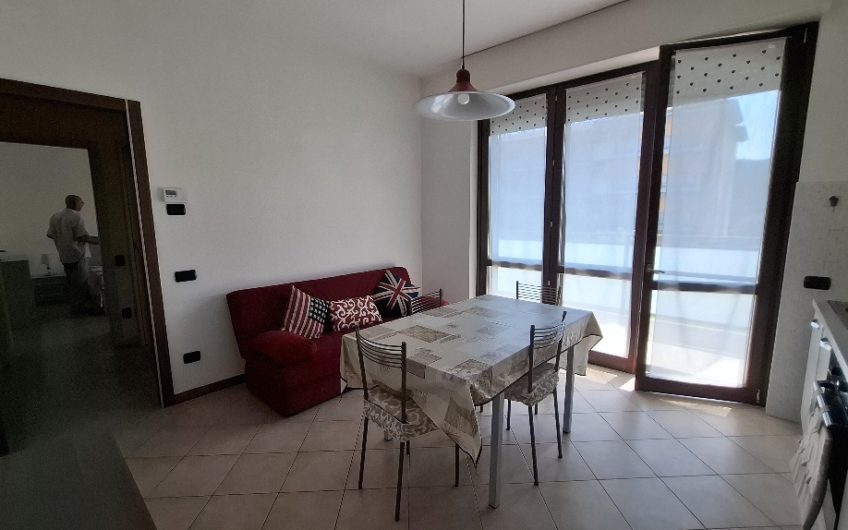 Lodi, Zona Pratello, 2 locali con terrazzo