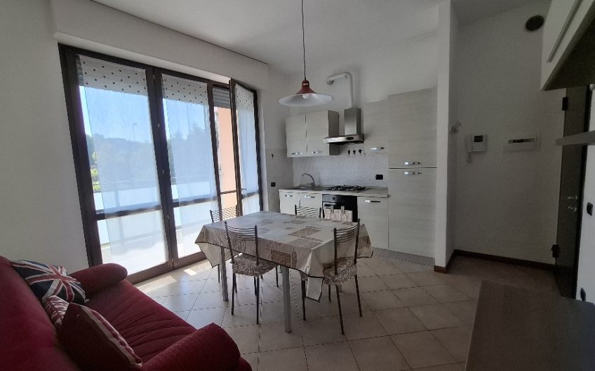 Lodi, Zona Pratello, 2 locali con terrazzo