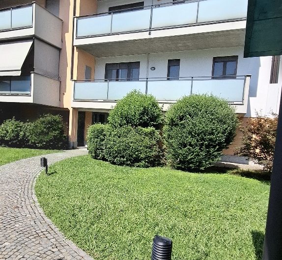 Lodi, Zona Pratello, 2 locali con terrazzo