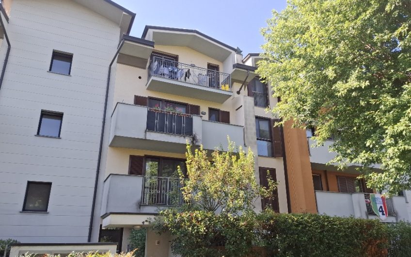 Zelo Buon Persico, 3 locali con box in zona residenziale